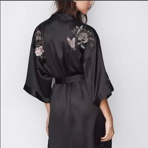 NWT VIctoria’s Secret Shangi Robe